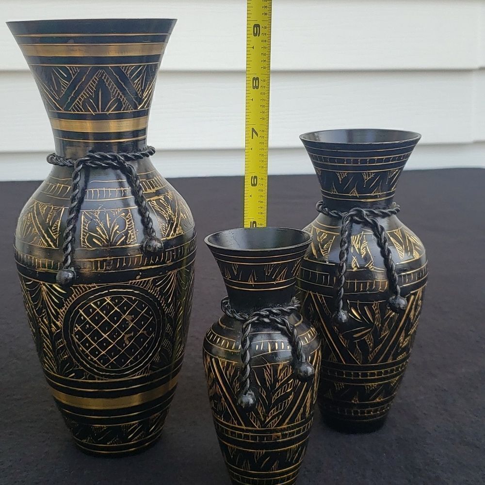 Set of 3 Vintage Painted Brass Urns Vases with Gold Etching - Made in India - Picture 3 of 9